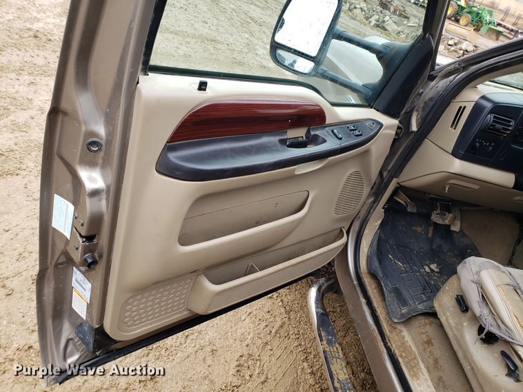 image for item L1419 2005 Ford F350 Super Duty SuperCab utility bed pickup truck