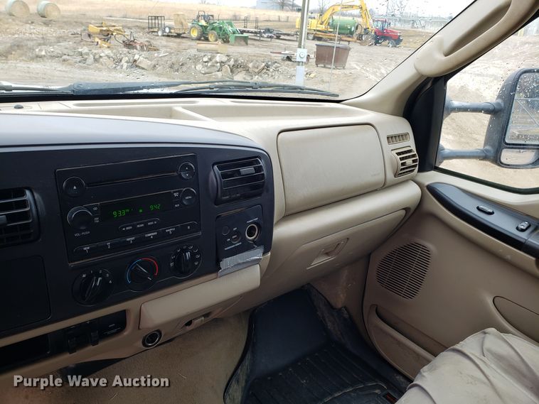 image for item L1419 2005 Ford F350 Super Duty SuperCab utility bed pickup truck