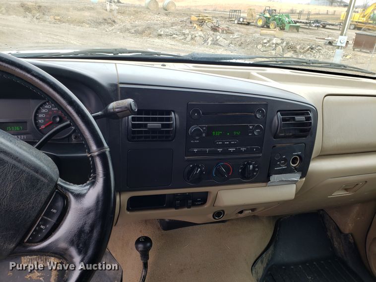 image for item L1419 2005 Ford F350 Super Duty SuperCab utility bed pickup truck