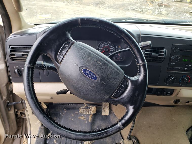 image for item L1419 2005 Ford F350 Super Duty SuperCab utility bed pickup truck