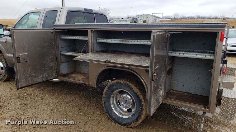 image for item L1419 2005 Ford F350 Super Duty SuperCab utility bed pickup truck
