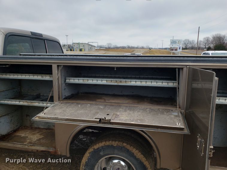 image for item L1419 2005 Ford F350 Super Duty SuperCab utility bed pickup truck