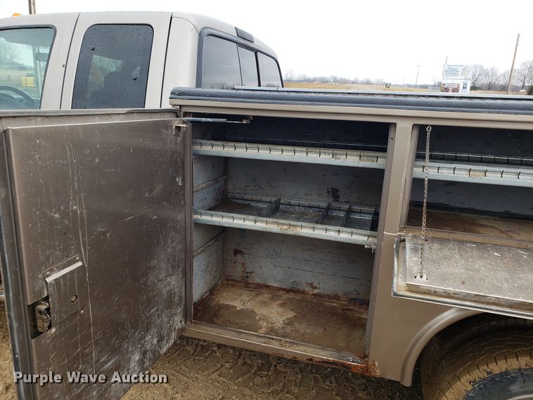 image for item L1419 2005 Ford F350 Super Duty SuperCab utility bed pickup truck
