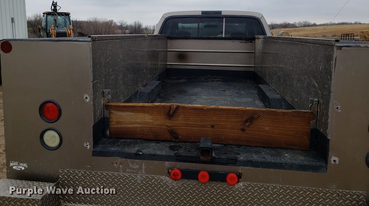 image for item L1419 2005 Ford F350 Super Duty SuperCab utility bed pickup truck