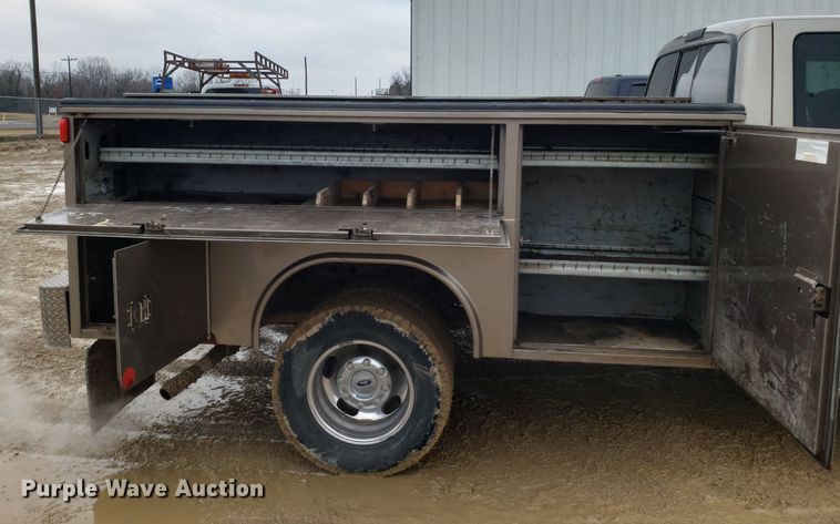 image for item L1419 2005 Ford F350 Super Duty SuperCab utility bed pickup truck