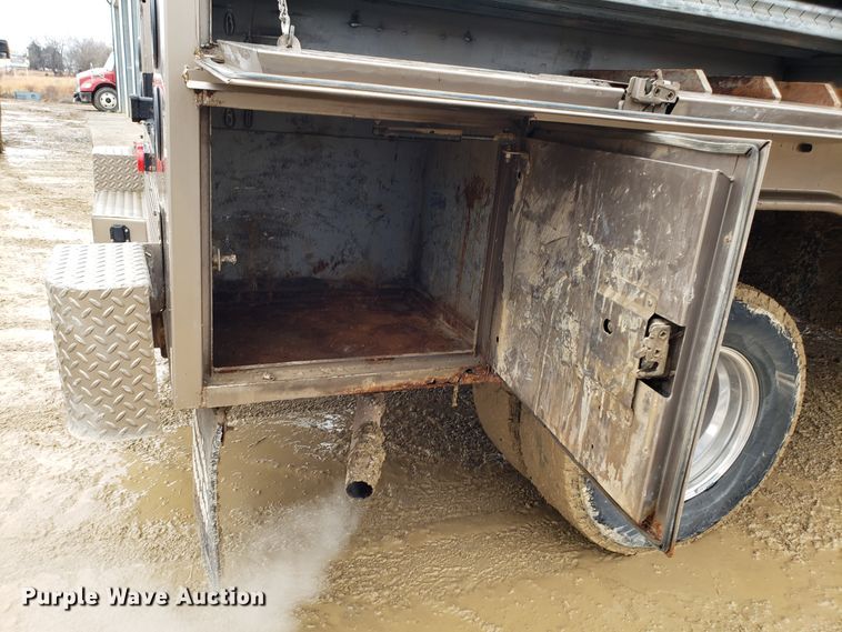 image for item L1419 2005 Ford F350 Super Duty SuperCab utility bed pickup truck