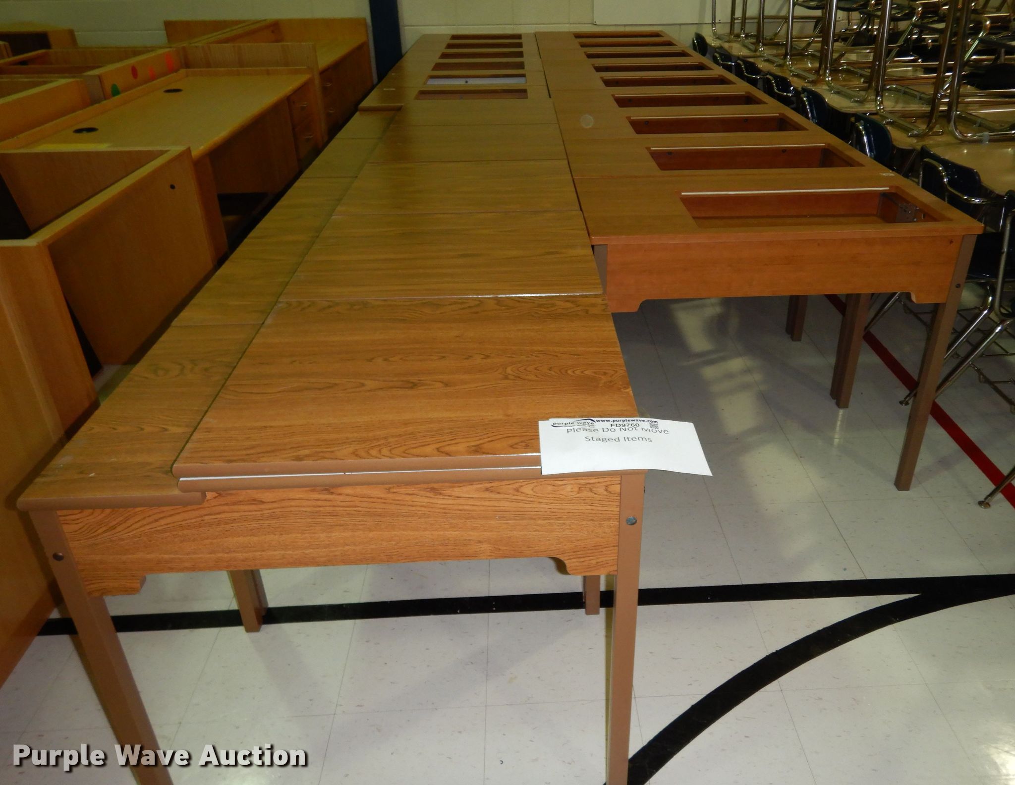 (20) sewing machine in Overland Park, KS Item FD9760 sold