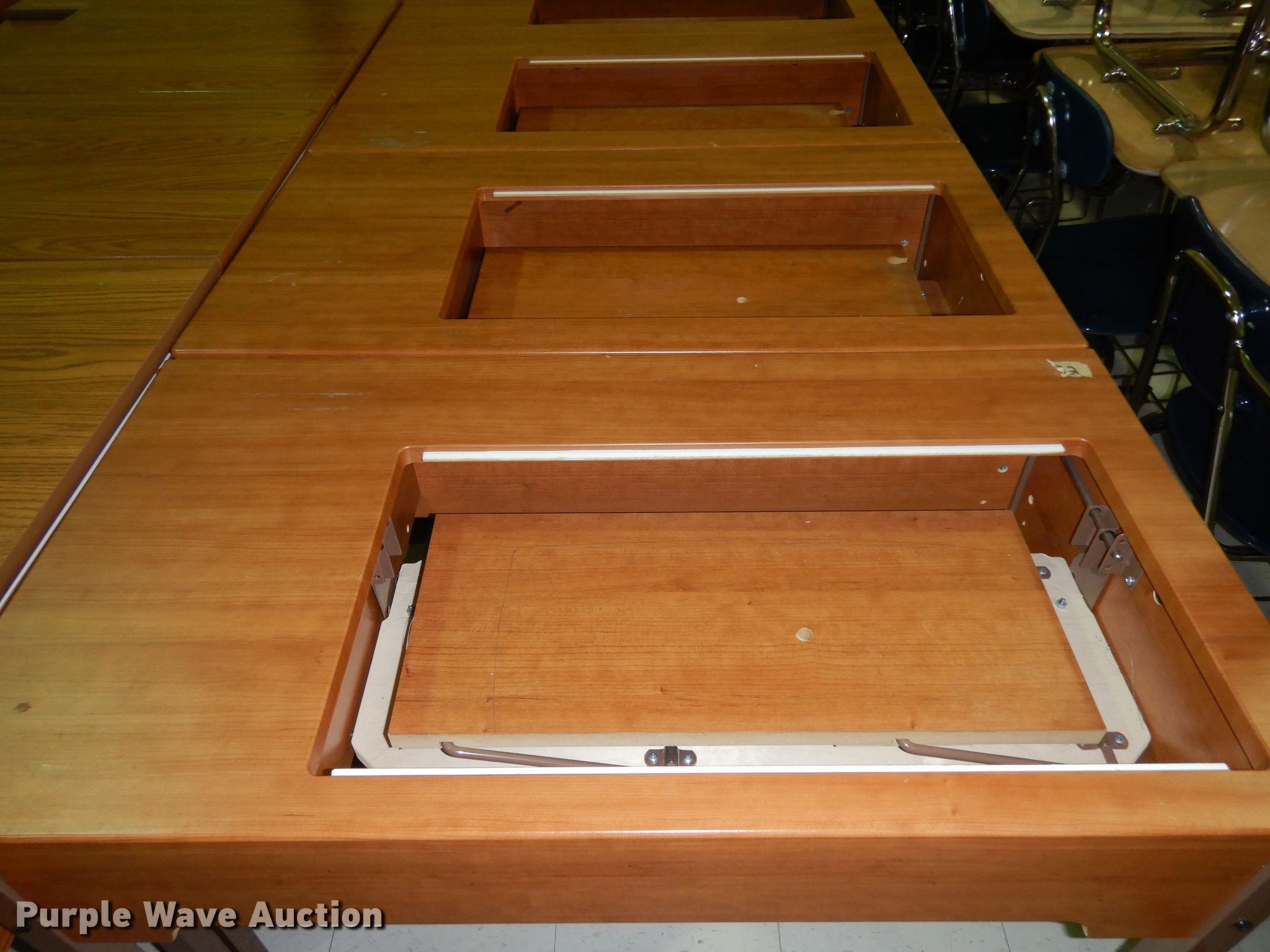 (20) sewing machine in Overland Park, KS Item FD9760 sold