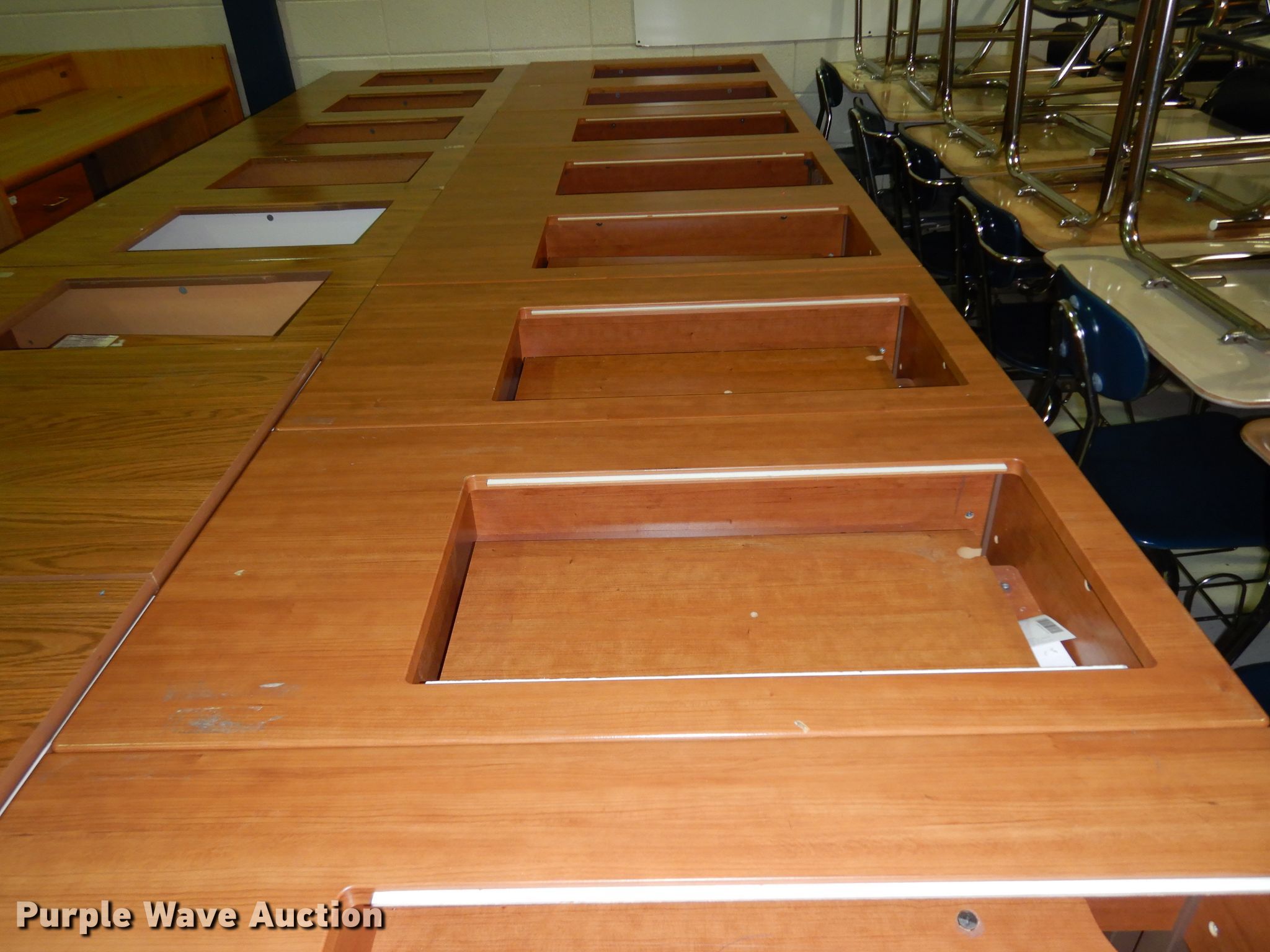 (20) sewing machine in Overland Park, KS Item FD9760 sold