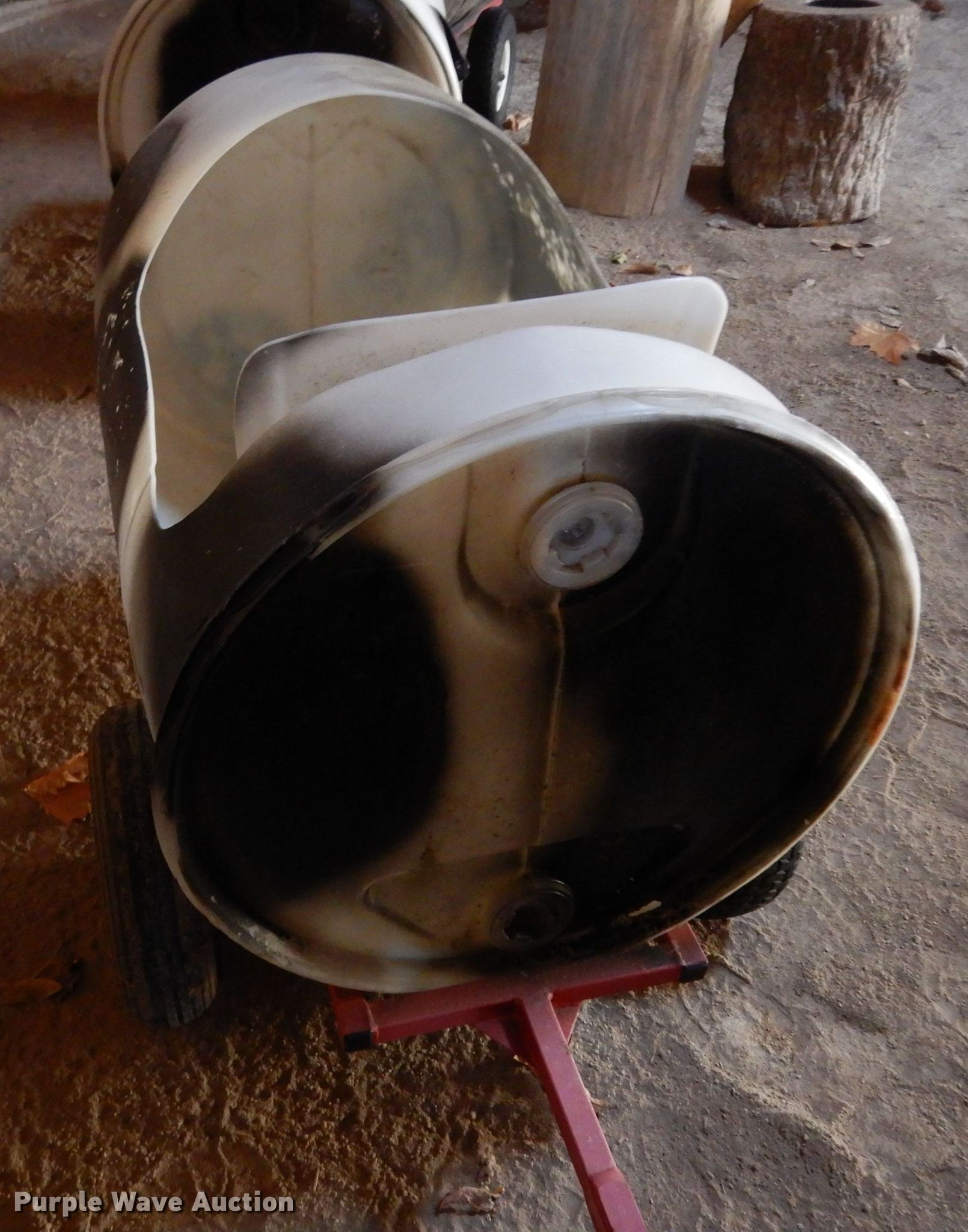 (9) barrel train cars in Overland Park, KS Item FD9813 sold Purple Wave