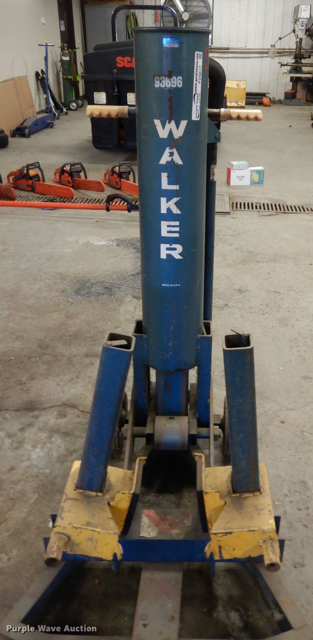 Walker 93696 air lift jack in Prairie Village, KS Item FD9817 sold Purple Wave