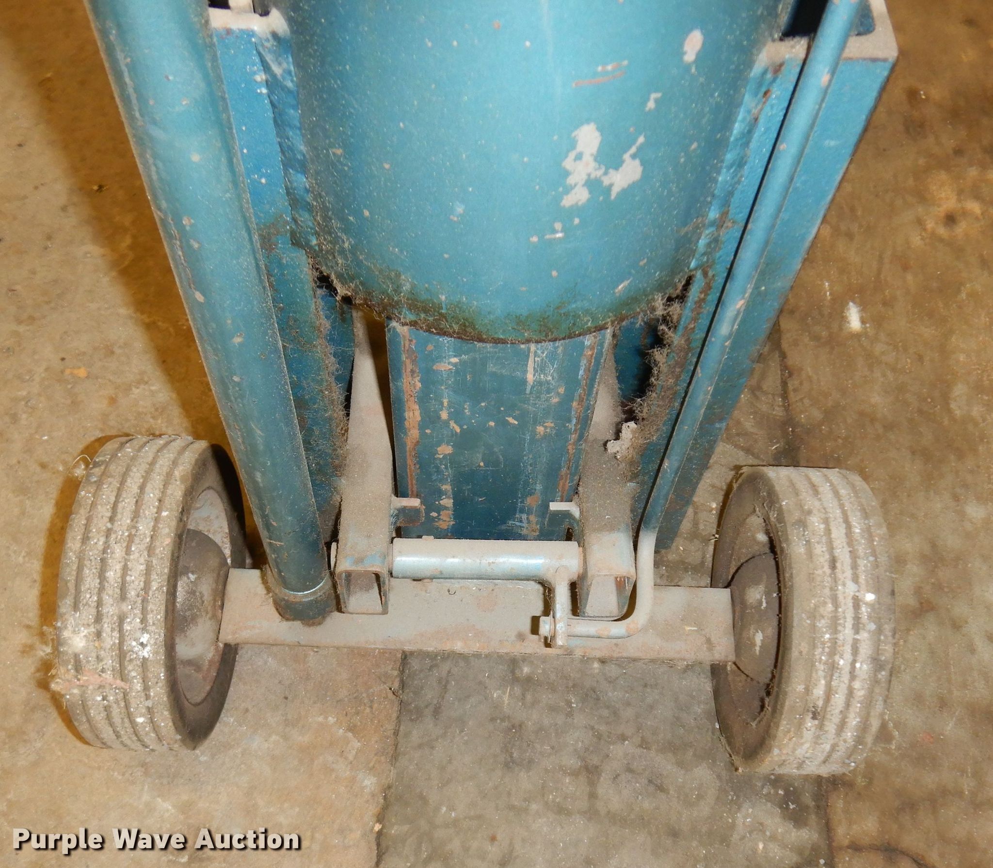 Walker 93696 air lift jack in Prairie Village, KS Item FD9817 sold