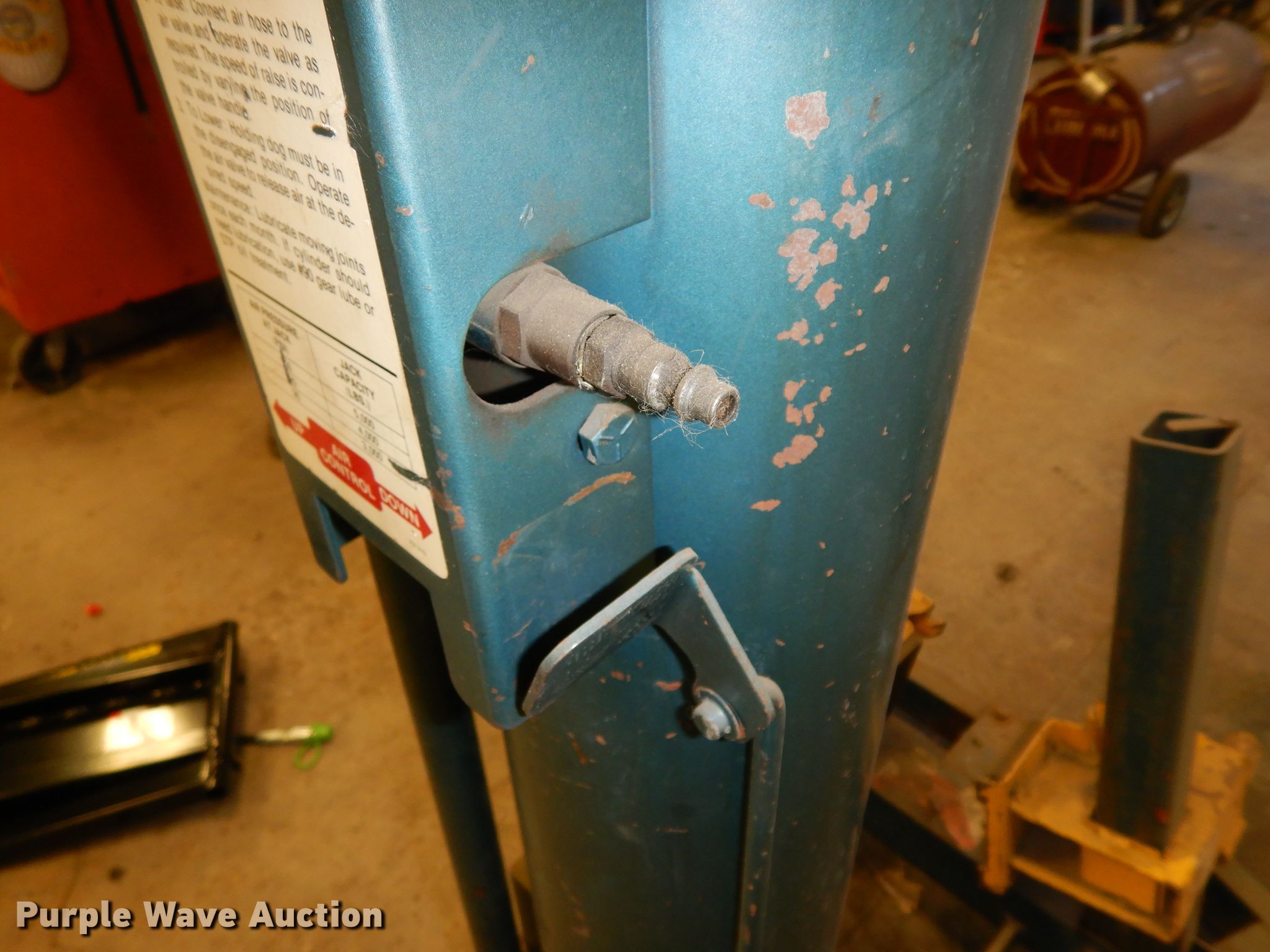 Walker 93696 air lift jack in Prairie Village, KS Item FD9817 sold