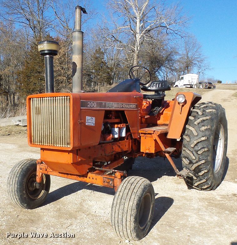 image for item DD1764 Allis Chalmers 200 tractor
