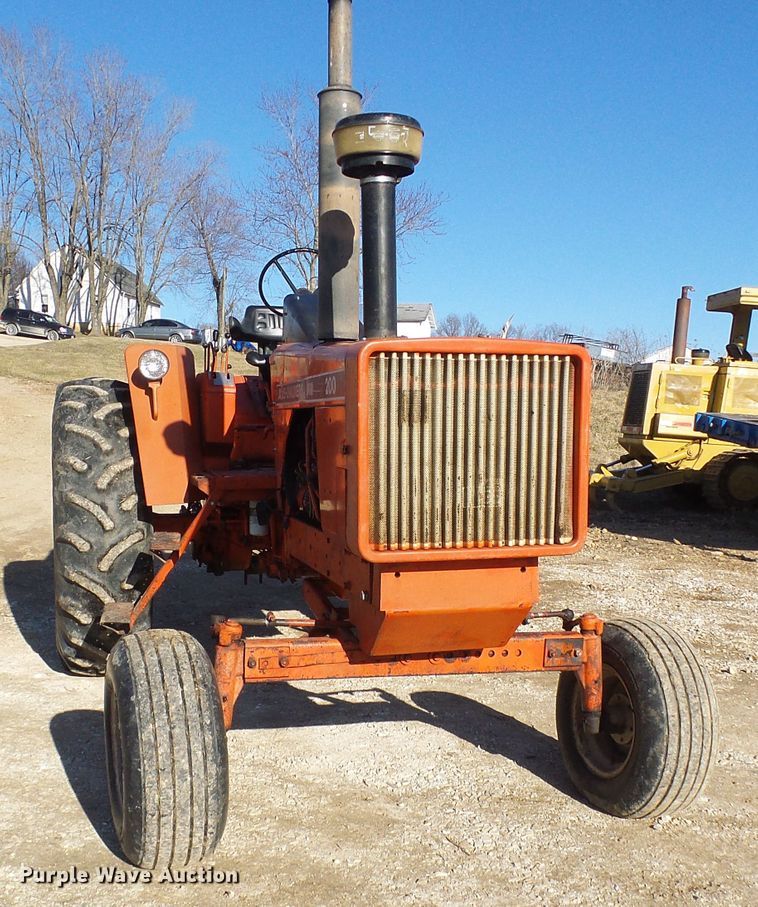 image for item DD1764 Allis Chalmers 200 tractor