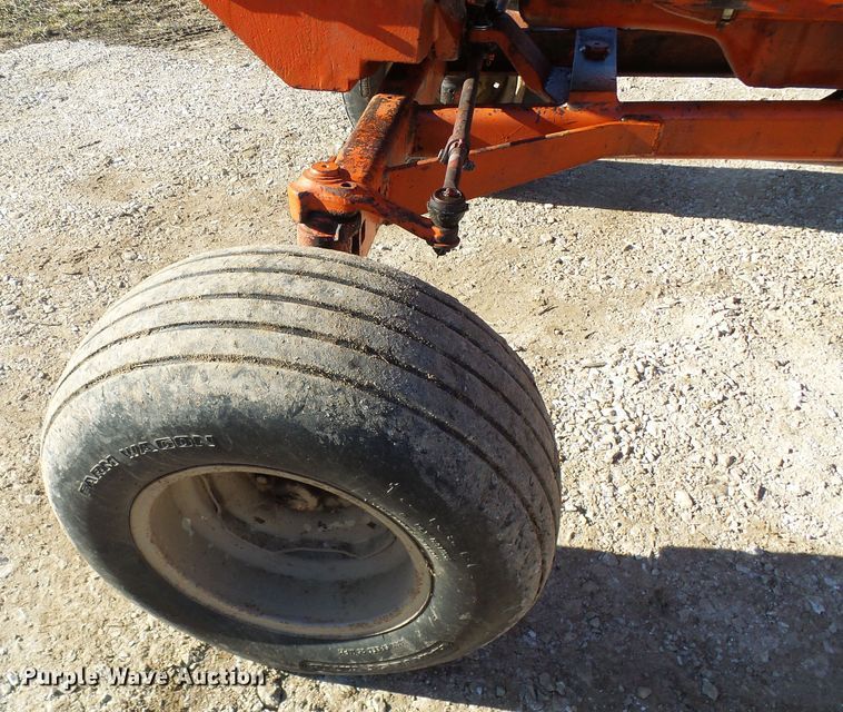 image for item DD1764 Allis Chalmers 200 tractor