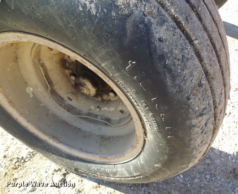 image for item DD1764 Allis Chalmers 200 tractor