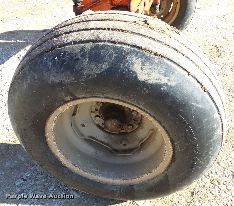 image for item DD1764 Allis Chalmers 200 tractor