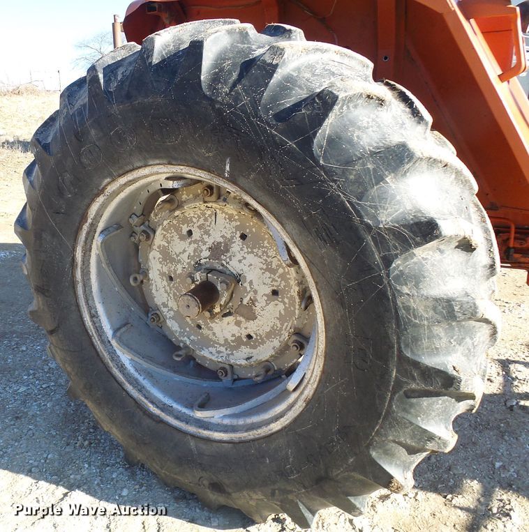 image for item DD1764 Allis Chalmers 200 tractor
