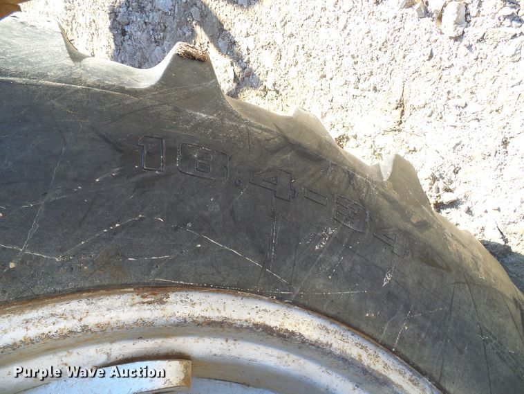 image for item DD1764 Allis Chalmers 200 tractor