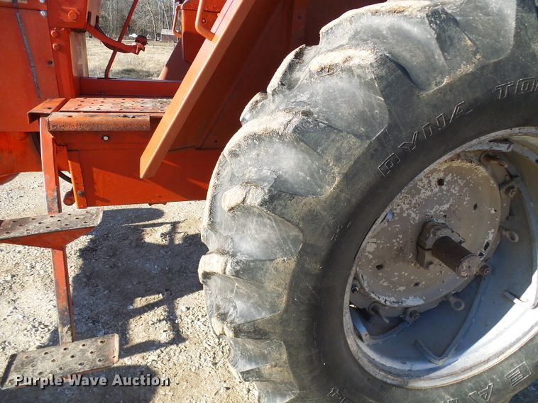 image for item DD1764 Allis Chalmers 200 tractor