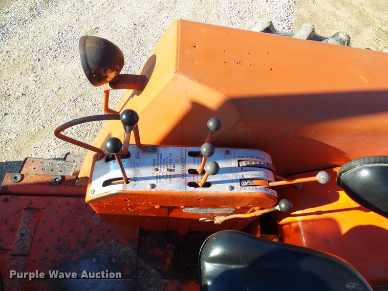 image for item DD1764 Allis Chalmers 200 tractor