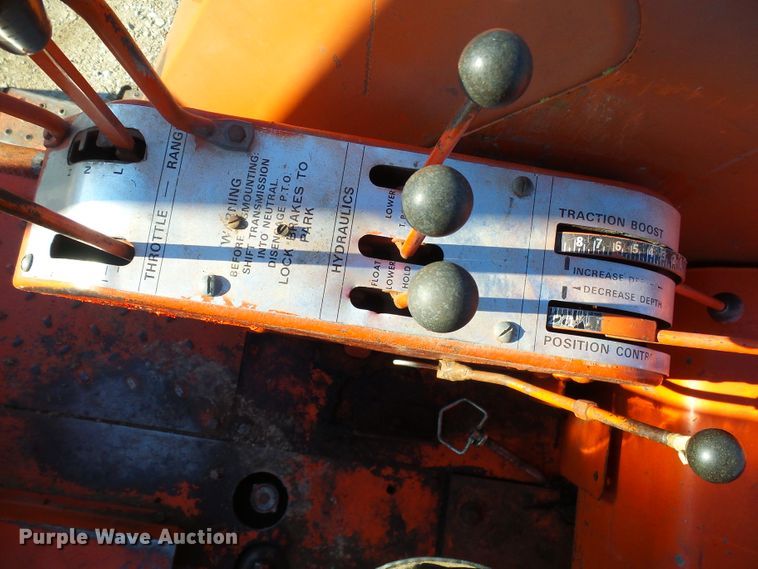 image for item DD1764 Allis Chalmers 200 tractor