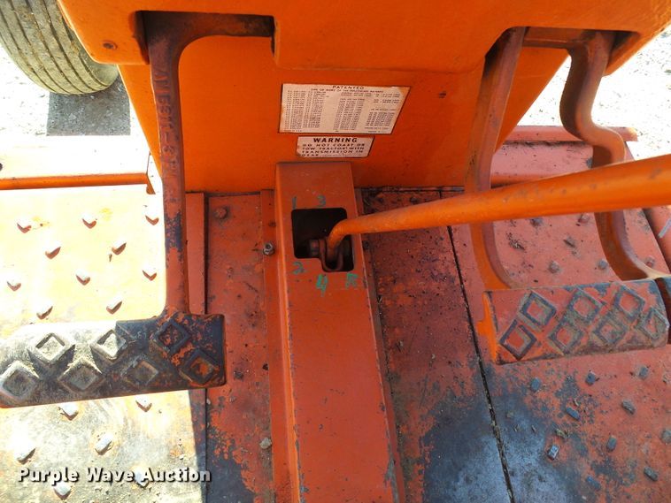 image for item DD1764 Allis Chalmers 200 tractor