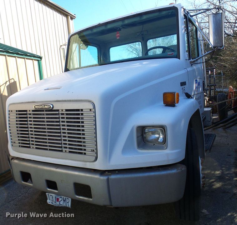 image for item DD1769 1999 Freightliner FL70 truck cab and chassis