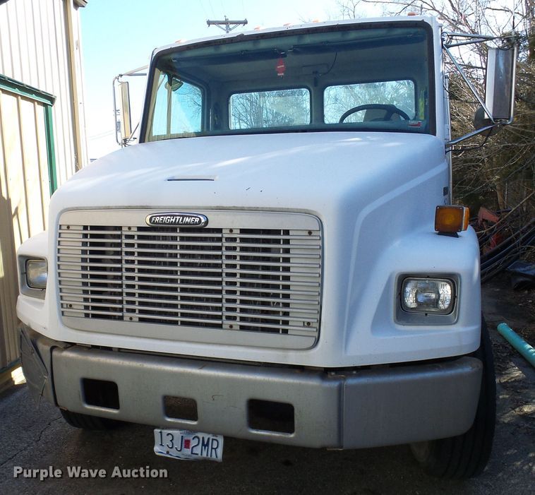 image for item DD1769 1999 Freightliner FL70 truck cab and chassis