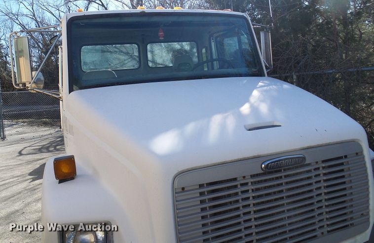 image for item DD1769 1999 Freightliner FL70 truck cab and chassis