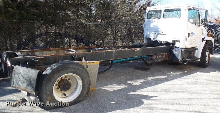 image for item DD1769 1999 Freightliner FL70 truck cab and chassis