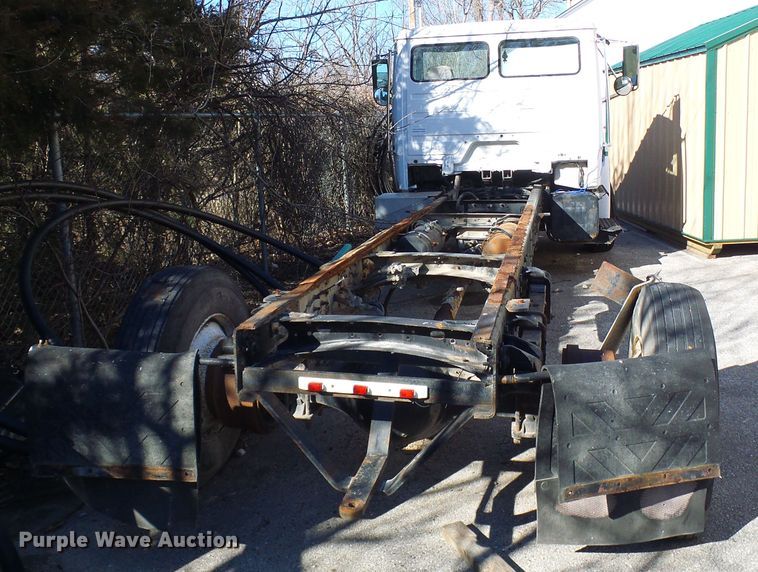 image for item DD1769 1999 Freightliner FL70 truck cab and chassis