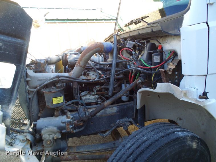 image for item DD1769 1999 Freightliner FL70 truck cab and chassis