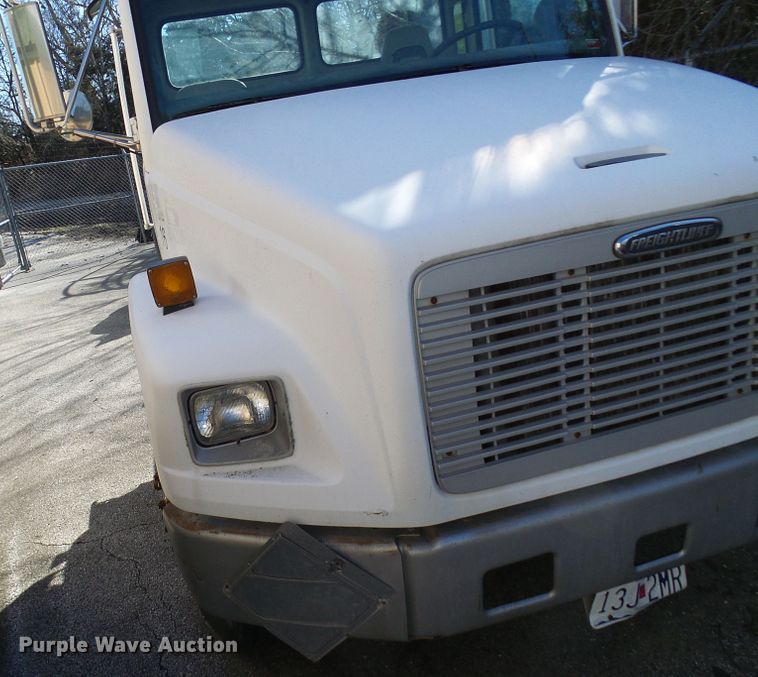 image for item DD1769 1999 Freightliner FL70 truck cab and chassis