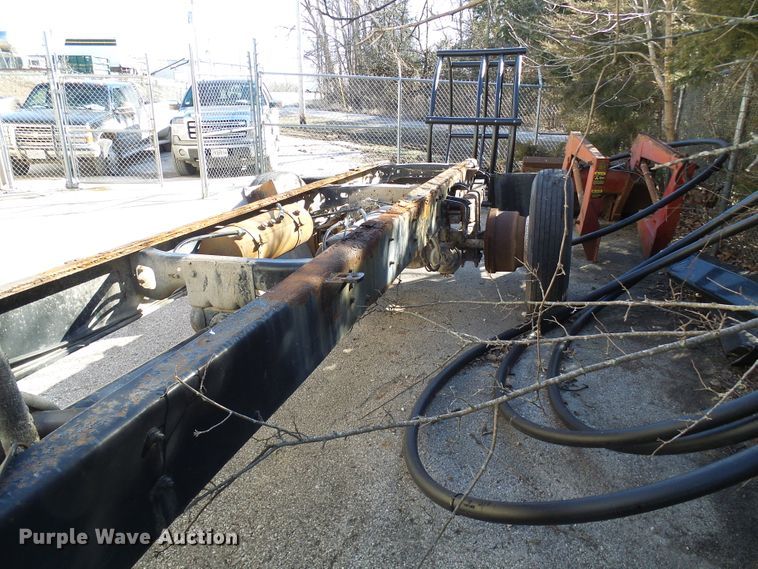 image for item DD1769 1999 Freightliner FL70 truck cab and chassis