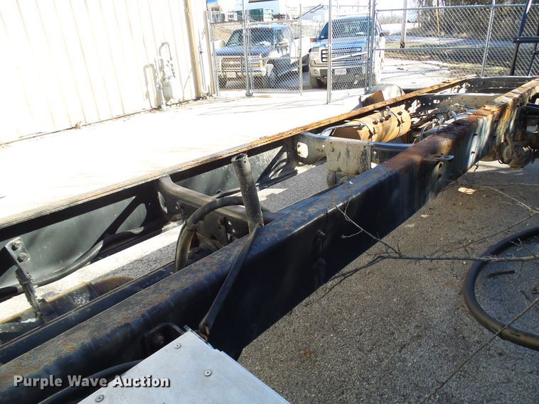 image for item DD1769 1999 Freightliner FL70 truck cab and chassis