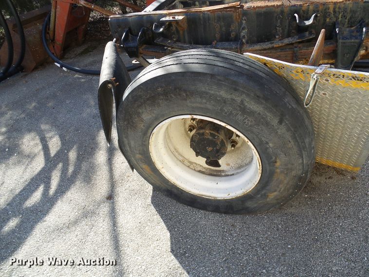 image for item DD1769 1999 Freightliner FL70 truck cab and chassis