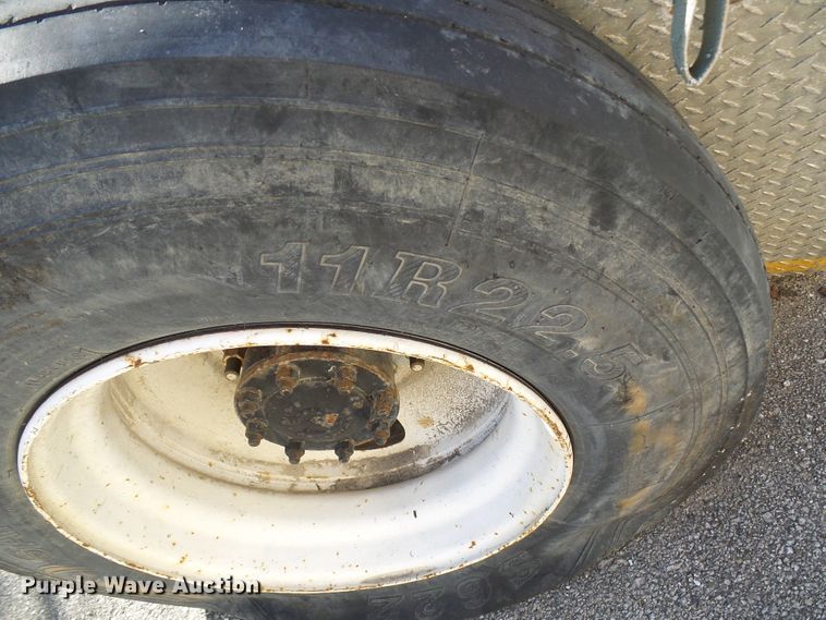 image for item DD1769 1999 Freightliner FL70 truck cab and chassis