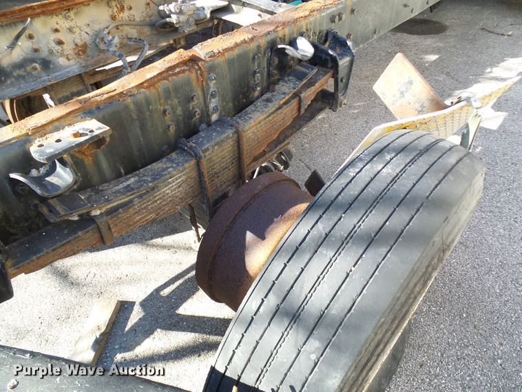 image for item DD1769 1999 Freightliner FL70 truck cab and chassis