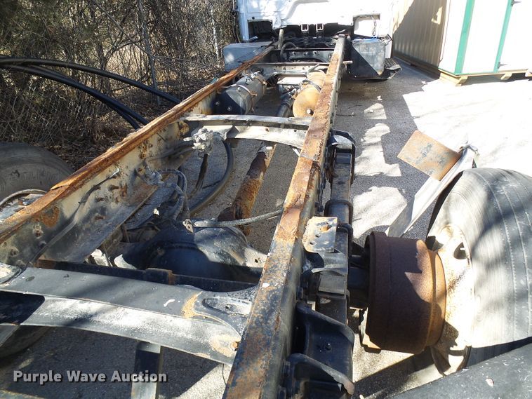 image for item DD1769 1999 Freightliner FL70 truck cab and chassis