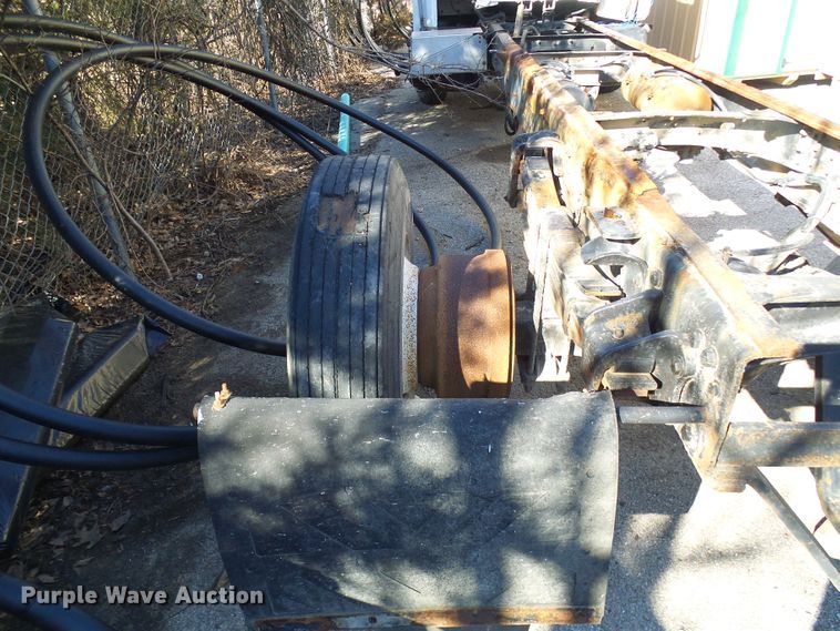 image for item DD1769 1999 Freightliner FL70 truck cab and chassis