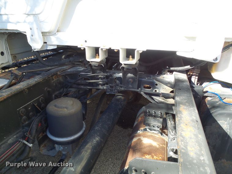 image for item DD1769 1999 Freightliner FL70 truck cab and chassis