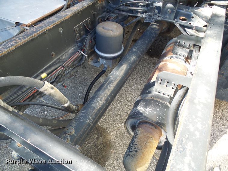 image for item DD1769 1999 Freightliner FL70 truck cab and chassis