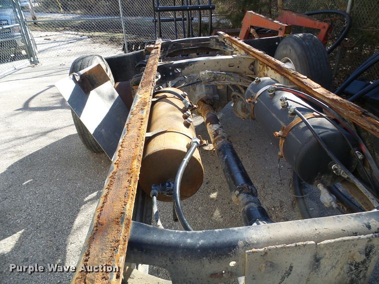 image for item DD1769 1999 Freightliner FL70 truck cab and chassis