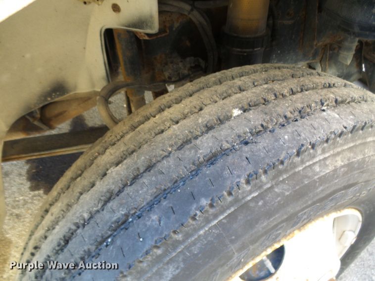 image for item DD1769 1999 Freightliner FL70 truck cab and chassis