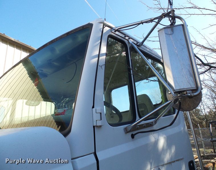 image for item DD1769 1999 Freightliner FL70 truck cab and chassis