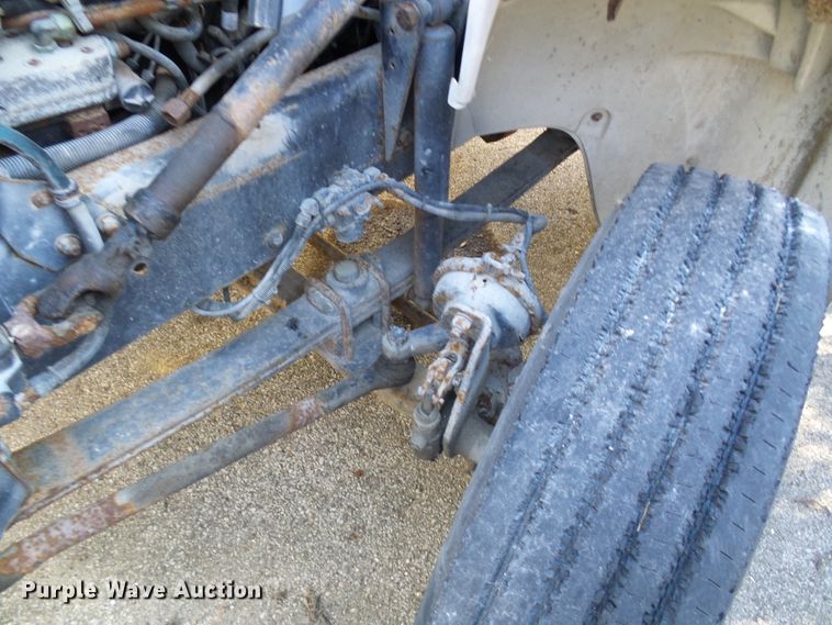 image for item DD1769 1999 Freightliner FL70 truck cab and chassis