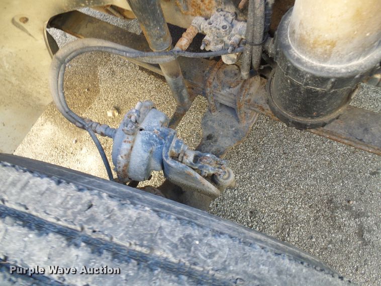 image for item DD1769 1999 Freightliner FL70 truck cab and chassis