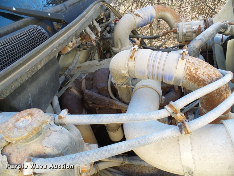 image for item DD1769 1999 Freightliner FL70 truck cab and chassis